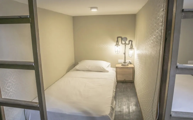 The Clock Hostel And Suites