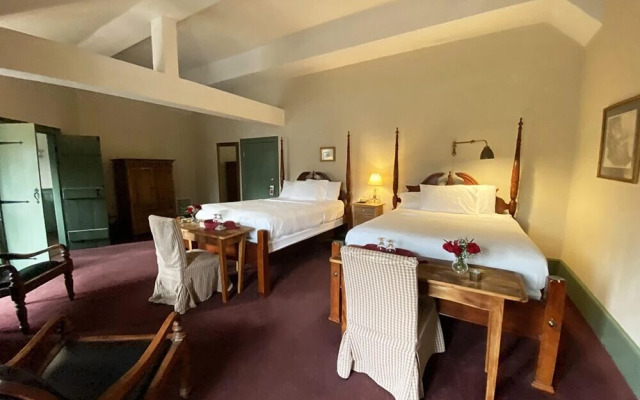 The Red Lion Inn Resort 1704