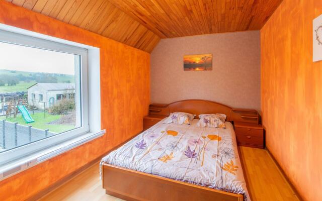 Sweet Home in Chiny With Garden