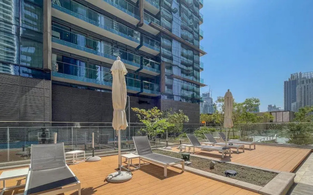 LUX The Marina Gate Sea View Suite 2