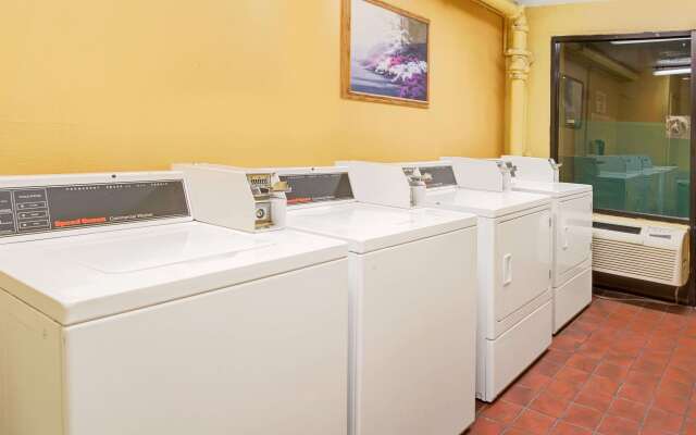 Days Inn by Wyndham El Paso Airport East