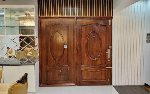 Luxurious 3-bhk Highly Secured & Close to Airport