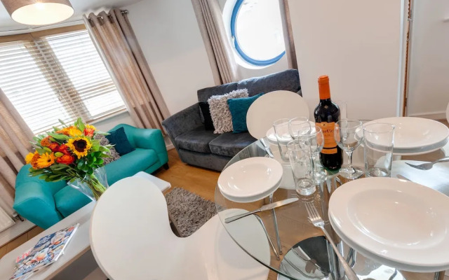 Base Serviced Apartments - The Docks