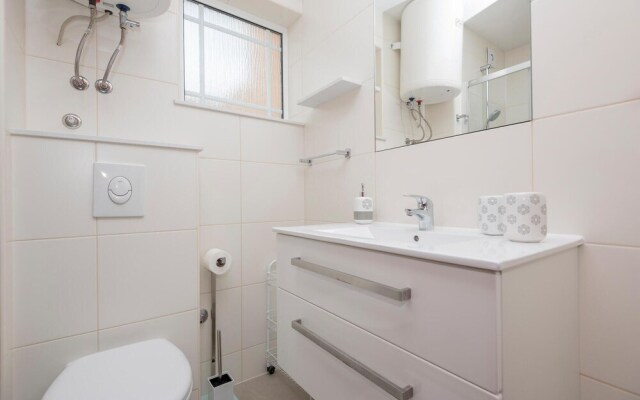 Beautiful Apartment in Tucepi With 1 Bedrooms and Wifi