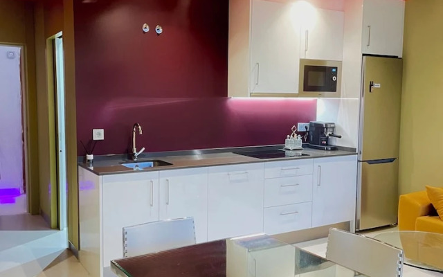 LaHola Glam Suites