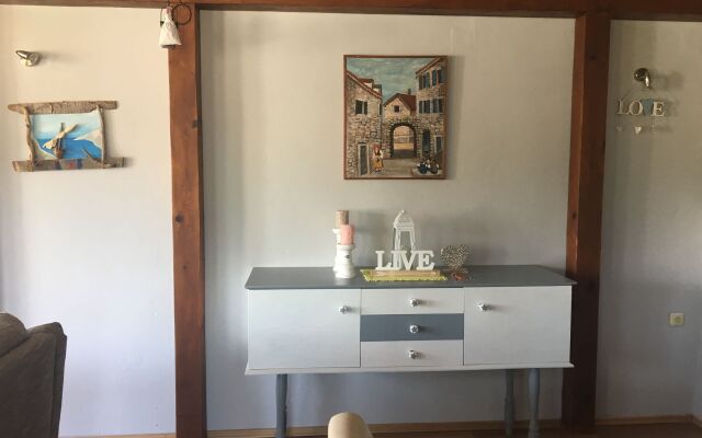 Apartment Tanja - comfortable and close to the sea A1 Tisno, Island Murter