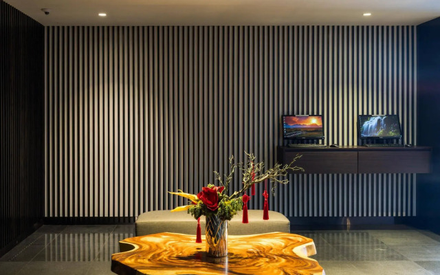 Отель 81 Premier Star