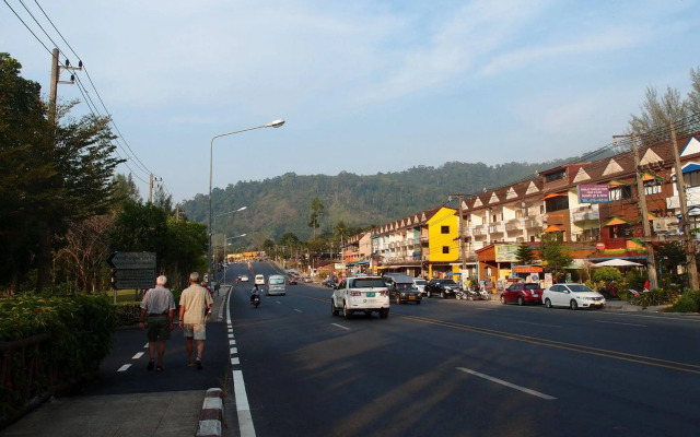Khao Lak Traveller Lodge