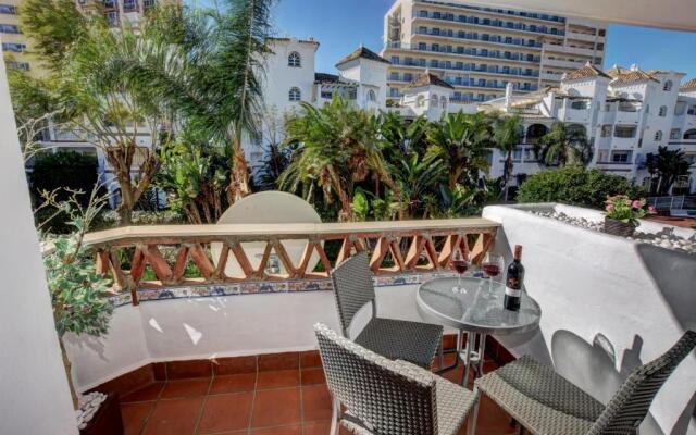 TIMON II, Luxury 3 bedroom Beachside Apartment