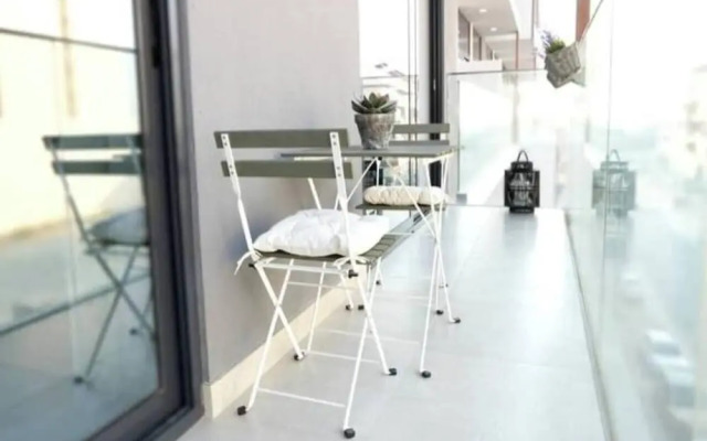 Spacious 2BR in Oxford 212 by Bespoke