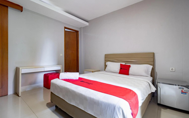 RedDoorz Plus near Cilandak Town Square 2 – Guest Rooms – Jakarta