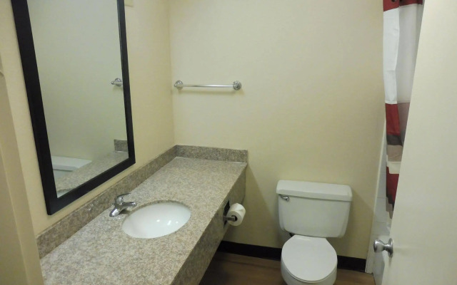 HomeTowne Studios by Red Roof & Conference Center Cortland