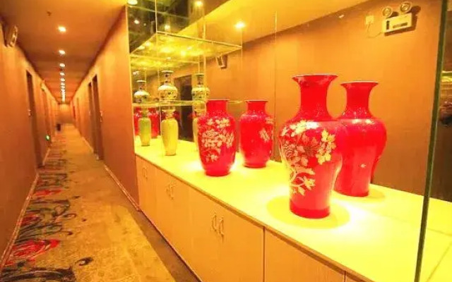 Yichun Yiju Hotel (Yichun High-speed Railway Station)