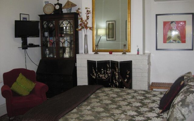 Three Chimneys Bed and Breakfast Boutique Guest House