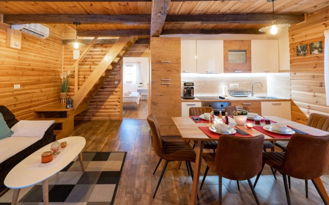 Chalet Markoci With Hot Tub