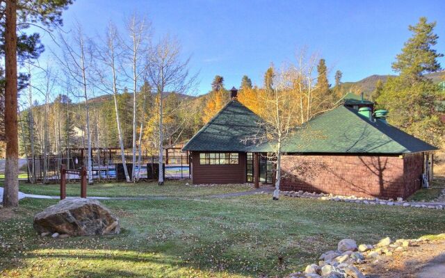 1926 Soda Springs Ii 3 Bedroom Townhouse by RedAwning