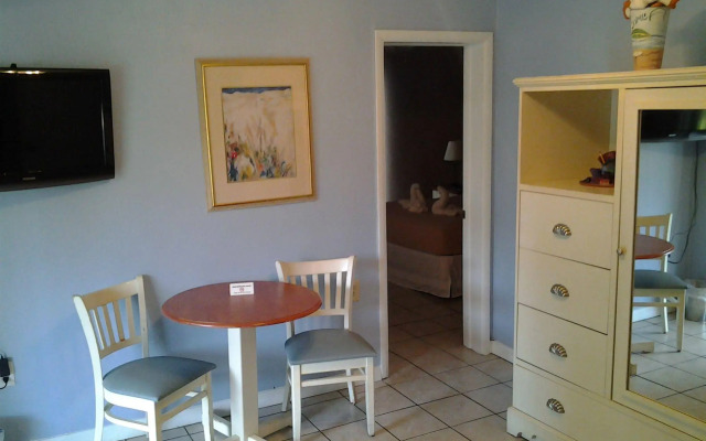 Lakeside Inn and Cafe