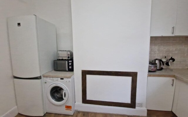 Peaceful Well Equipped Flat Near Central London