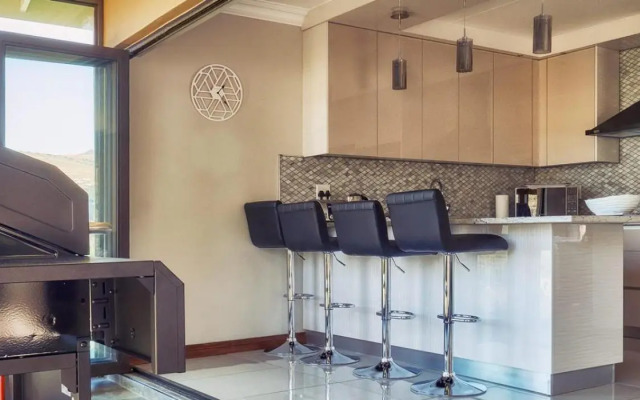 8 Sleeper Villa and 4 Sleeper Flatlet