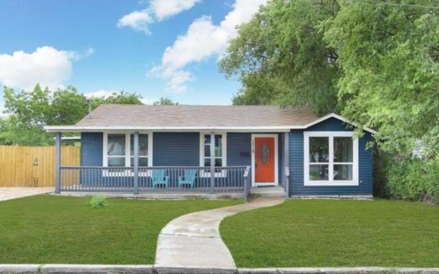 Stylish 4 Br2Ba Renovated Home Near Downtown