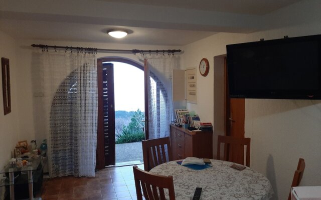Cosy Apartment in Klenovica With Garden