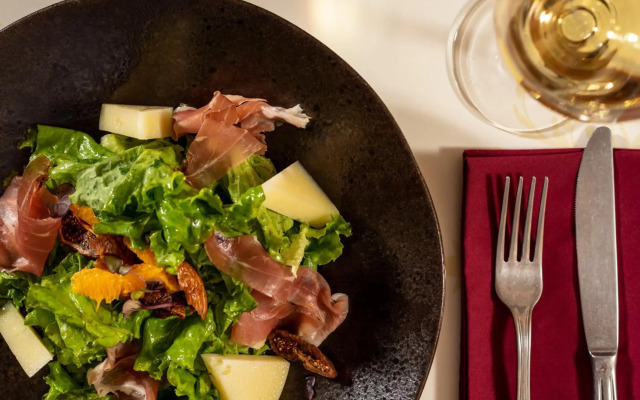 10GR Boutique Hotel and Wine Bar