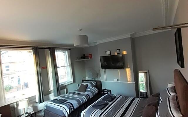 Caversham Lodge