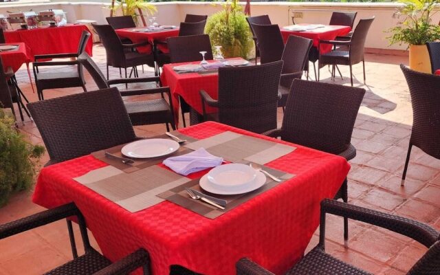 Lux Suites Diani Airstrip Villas