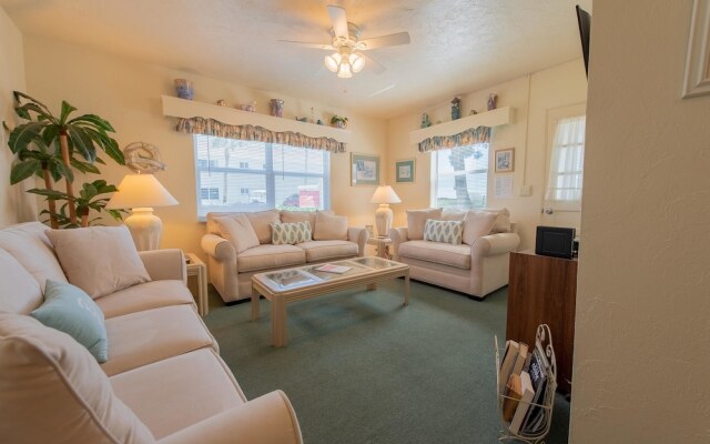 Whispering Waves West Apartment 1