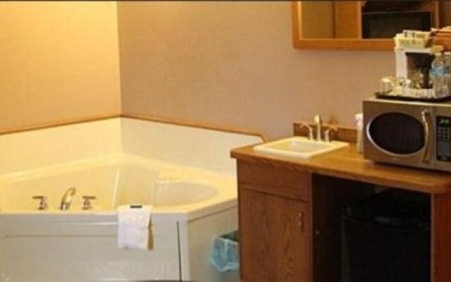Canway Inn & Suites