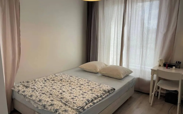 Room-cozy 3 Bedroom Apartment in Heart o