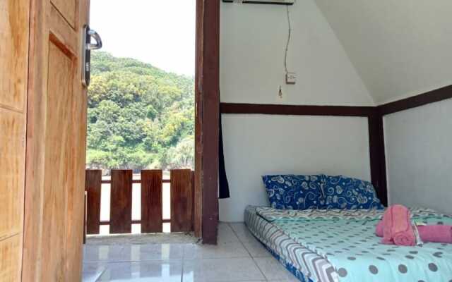 Pantai Suwuk River View Bungalow