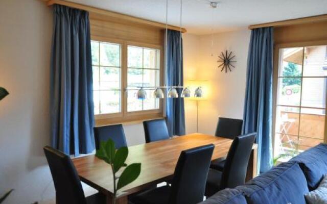 Family Frame Apartment