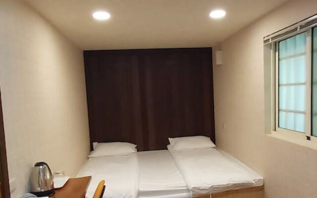 Sanhua B & B