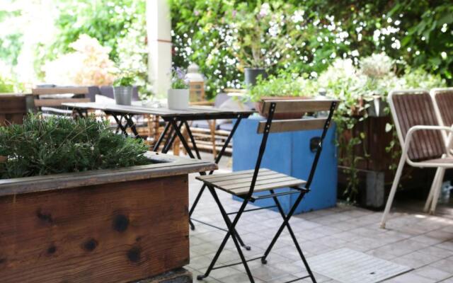 Meet Gardalake Hostel