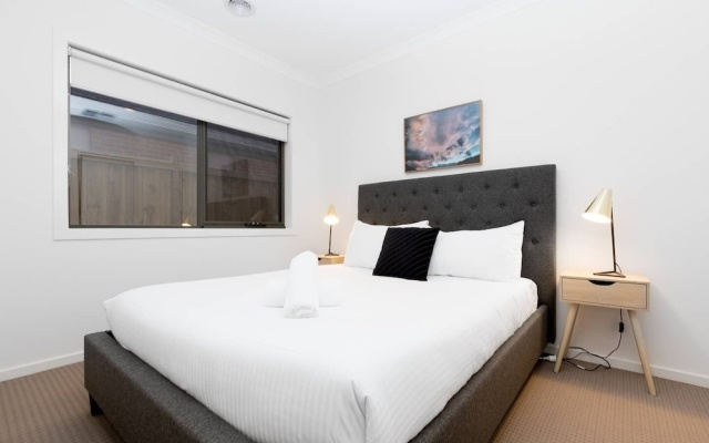 Resortstyle 4BR House With Parking@werribee – Guest Rooms – Melbourne