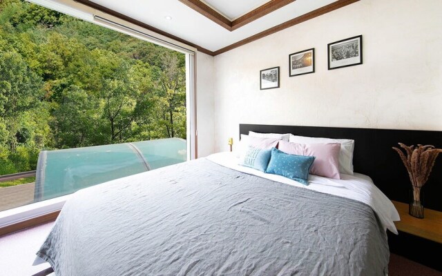 Kkoristar Pool and Spa Pension