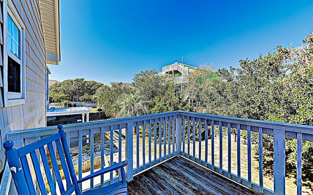 Fish N Hooks W/ Ocean-view Porch, Steps To Beach 5 Bedroom Home