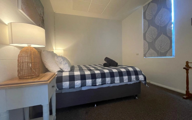 The Old Flour Mill Apartment (Gallipoli house)