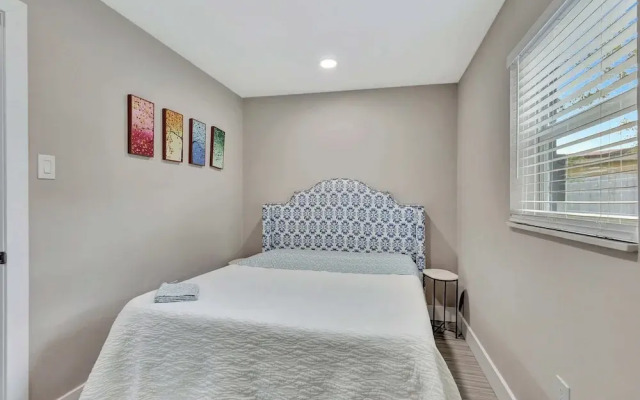 Sunshine Villa w/ Private Pool