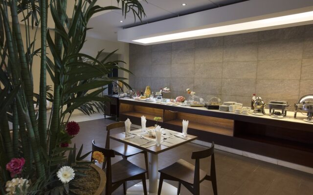 Grand Lily Hotel Suites
