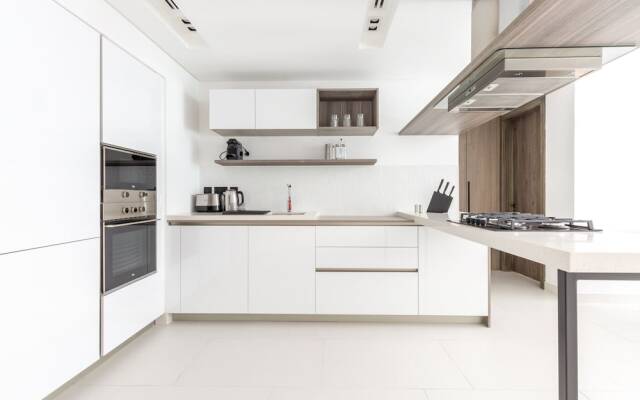 Posh & Spotless 1BR Apartment on Palm Jumeirah