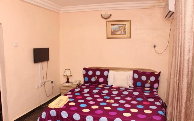 Twins Palace Hotel