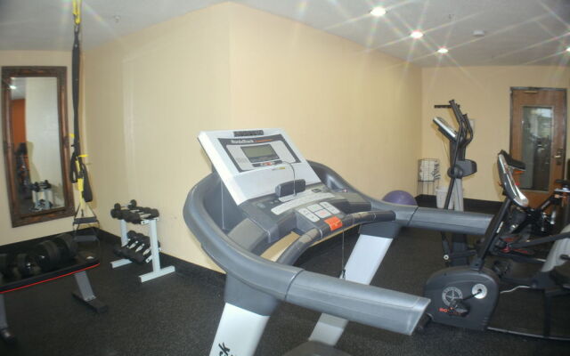 Baymont Inn & Suites Muskegon