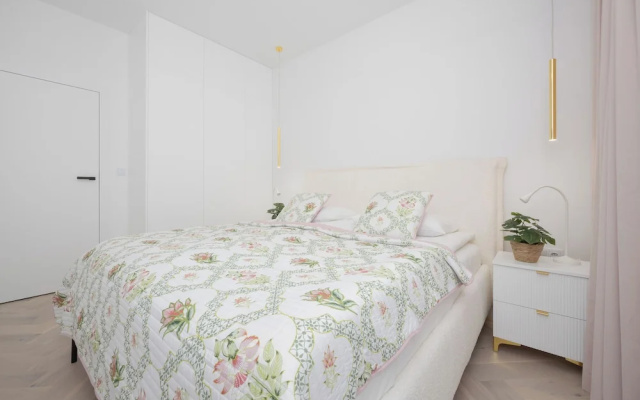 Grzybowska Apartment by Renters Prestige