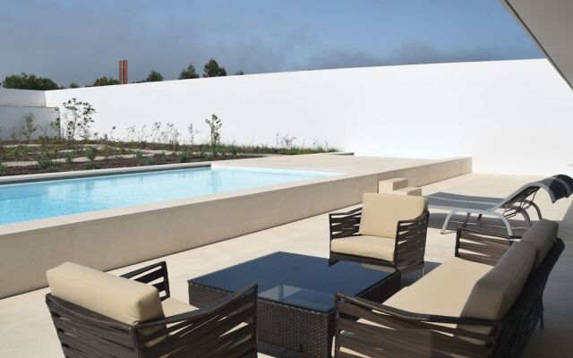 Modern Villa in Obidos Lisbon With Garden and Pool