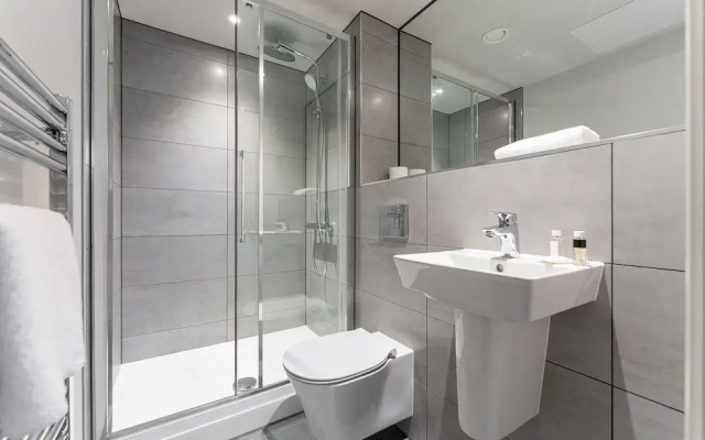 Luxury 2-bedroom Apartment in St Martin s Place BMH