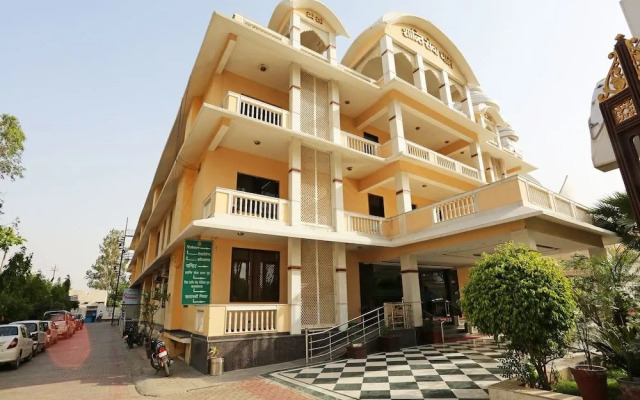 OYO 13564 Near Prem Mandir