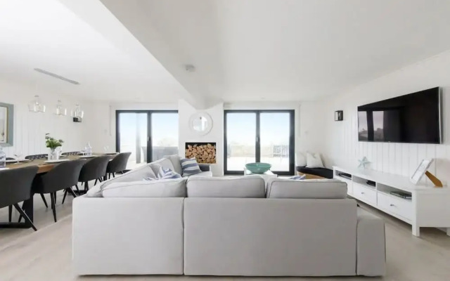 Luxury Seafront Family Home - Indoor Pool