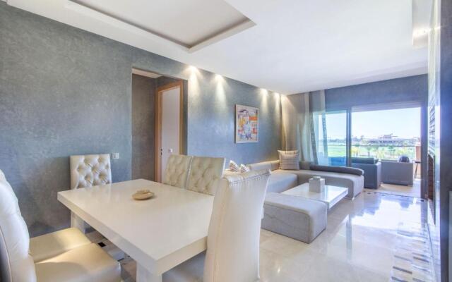 Lumineux et Vue dégagée sur Piscine à Prestigia